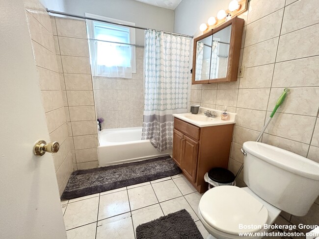155 E Cottage St, Unit #1 in Boston, MA - Building Photo - Building Photo