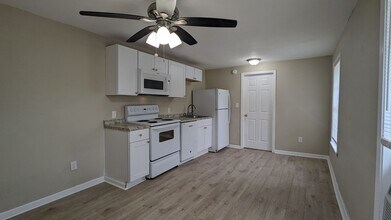 204 Brigadier St in Pensacola, FL - Building Photo - Building Photo