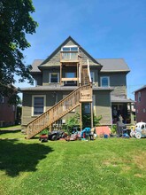 120 E Wallace Ave in New Castle, PA - Foto de edificio - Building Photo