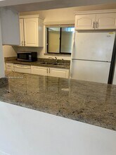183 Lakeview Dr, Unit 102 in Weston, FL - Building Photo - Building Photo