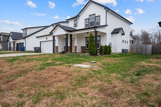 274 Crusaw Dr in Clarksville, TN - Building Photo - Building Photo