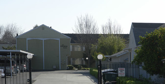 The Virginian in Castro Valley, CA - Building Photo