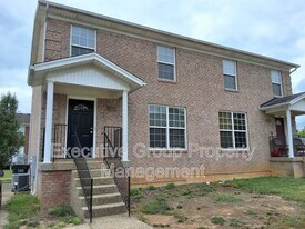 104 Adena Loop in Radcliff, KY - Building Photo