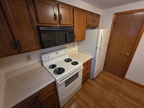 12B Mabel Ave, Unit 2 BR 1.5 Bath Apartment in Saco, ME - Building Photo - Building Photo