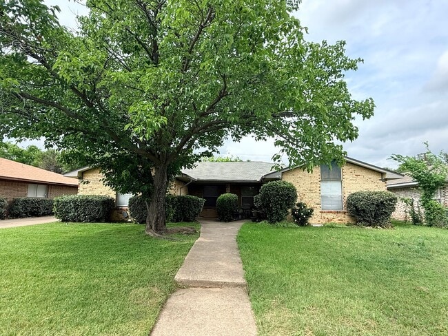 1413-1415 Blackwell Dr