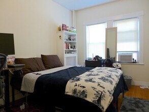 17 Thorndike St, Unit 1 in Brookline, MA - Building Photo - Building Photo