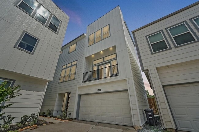 property at 9016 Lonestar Creekbend Ln