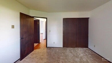 1611 S 115th Court in West Allis, WI - Foto de edificio - Building Photo