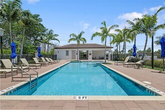 147 SW 185th Way in Pembroke Pines, FL - Foto de edificio - Building Photo