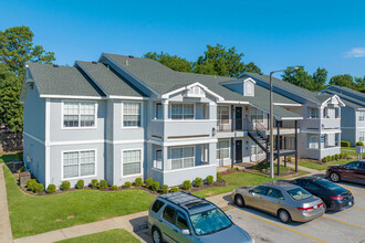 Avalon in Norman, OK - Foto de edificio - Building Photo