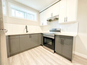 7757-7781 81 Ave NW in Edmonton, AB - Building Photo - Building Photo