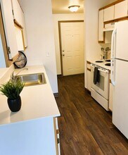 15370 Bangy Rd in Lake Oswego, OR - Building Photo - Building Photo