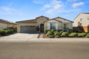 1465 Blossom Way in Dixon, CA - Building Photo