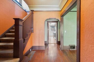 704 Warren Ave N in Seattle, WA - Building Photo - Building Photo