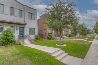 212 Wimberly Street in Fort Worth, TX - Foto de edificio - Building Photo