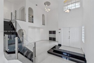 7333 NW 108th Ct in Doral, FL - Building Photo