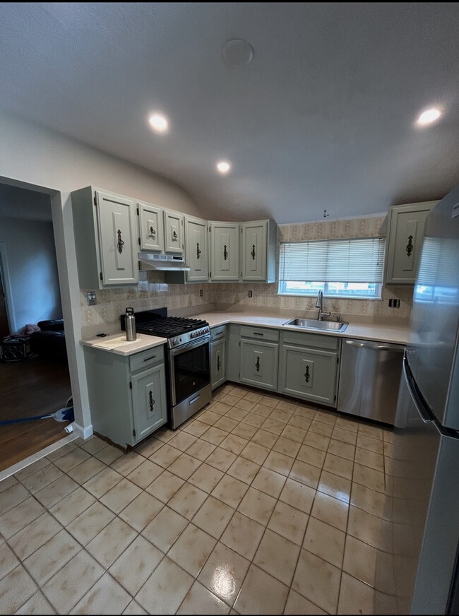 11 Vinal Ave, Unit 1