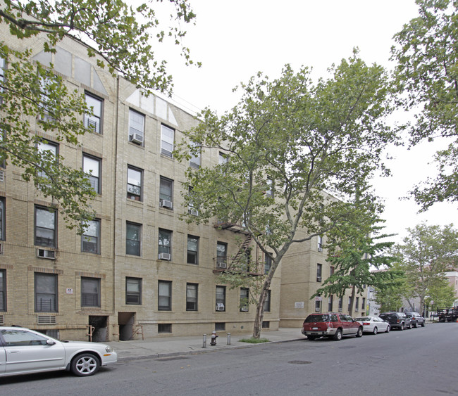 34-16 41st St in Long Island City, NY - Foto de edificio - Building Photo