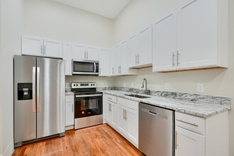 801 N Charles St, Unit 4 in Baltimore, MD - Building Photo - Building Photo