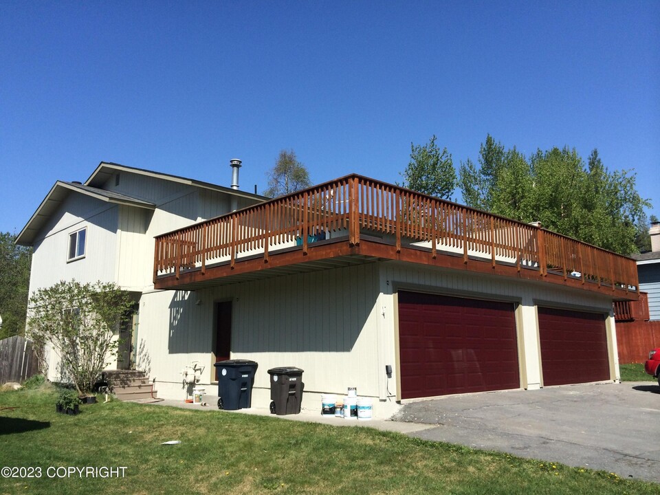 4923 Rollins Dr in Anchorage, AK - Building Photo