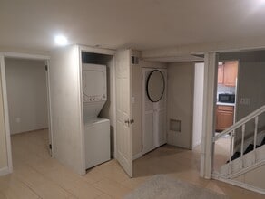 4217 Ivy Glen Rd, Unit Basement Suite in Silver Spring, MD - Foto de edificio - Building Photo