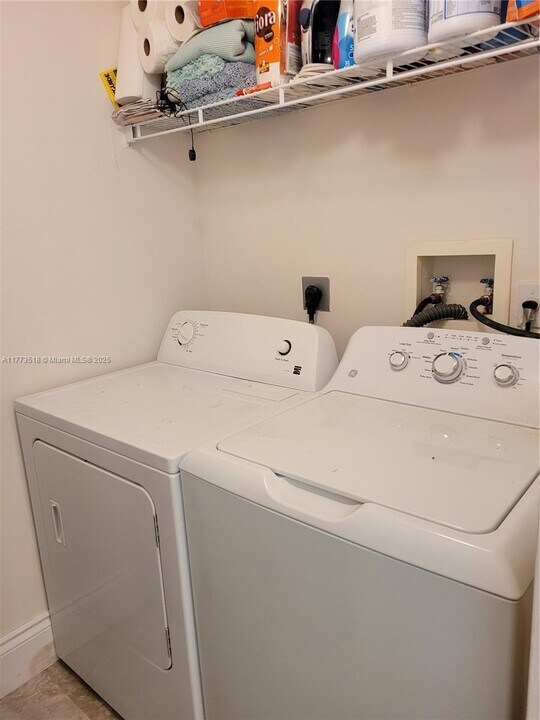 17100 N Bay Rd, Unit 1307 in Sunny Isles Beach, FL - Building Photo