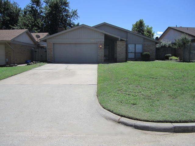6816 Bear Canyon Dr in Oklahoma City, OK - Foto de edificio