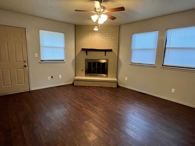 141 E Juniper Ln in Mustang, OK - Building Photo - Building Photo