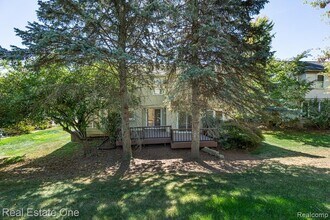 619 Whitney Dr in Rochester Hills, MI - Building Photo - Building Photo