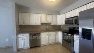 2720 Sunrise Ct in Orlando, FL - Building Photo - Building Photo