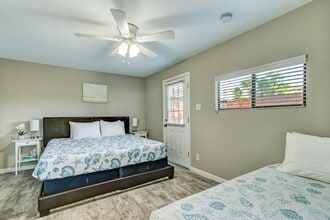 826 5th Ave N, Unit B in Jacksonville Beach, FL - Building Photo - Building Photo