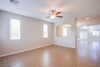 729 Catalina Aisle St in Las Vegas, NV - Building Photo - Building Photo