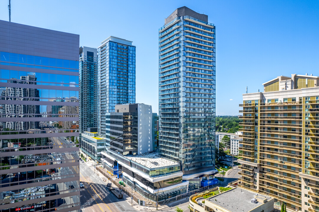 Ellie Condominiums in Toronto, ON - Building Photo