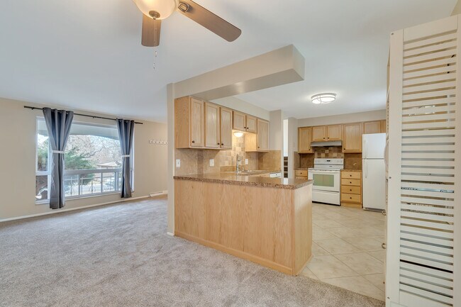 7051 Pierce St in Arvada, CO - Foto de edificio - Building Photo