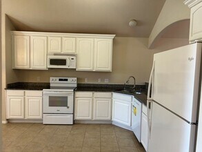 6911 Pinecrest Ave in Odessa, TX - Foto de edificio - Building Photo