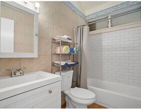 5060 Nonou Rd in Kapaa, HI - Building Photo - Building Photo