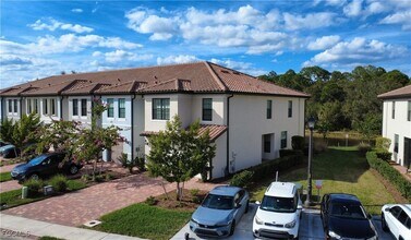 1437 Weeping Willow Ct in Cape Coral, FL - Foto de edificio - Building Photo