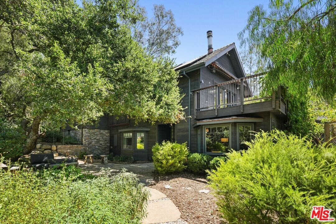 21344 Colina Dr in Topanga, CA - Foto de edificio