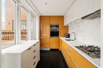 130 W 20th St in New York, NY - Building Photo - Building Photo