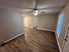 2508 Tisinger Ave in Dallas, TX - Building Photo - Building Photo