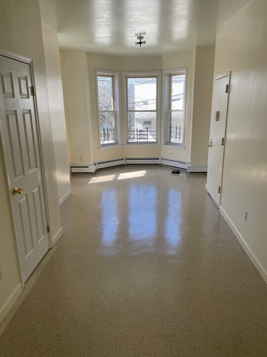 216 Woodworth Ave in Yonkers, NY - Building Photo