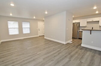 402 Hazel Ave in Emmett, ID - Building Photo - Building Photo