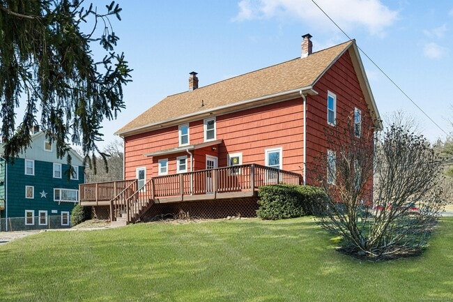 45 Main St, Unit 45 in Plainfield, CT - Foto de edificio - Building Photo