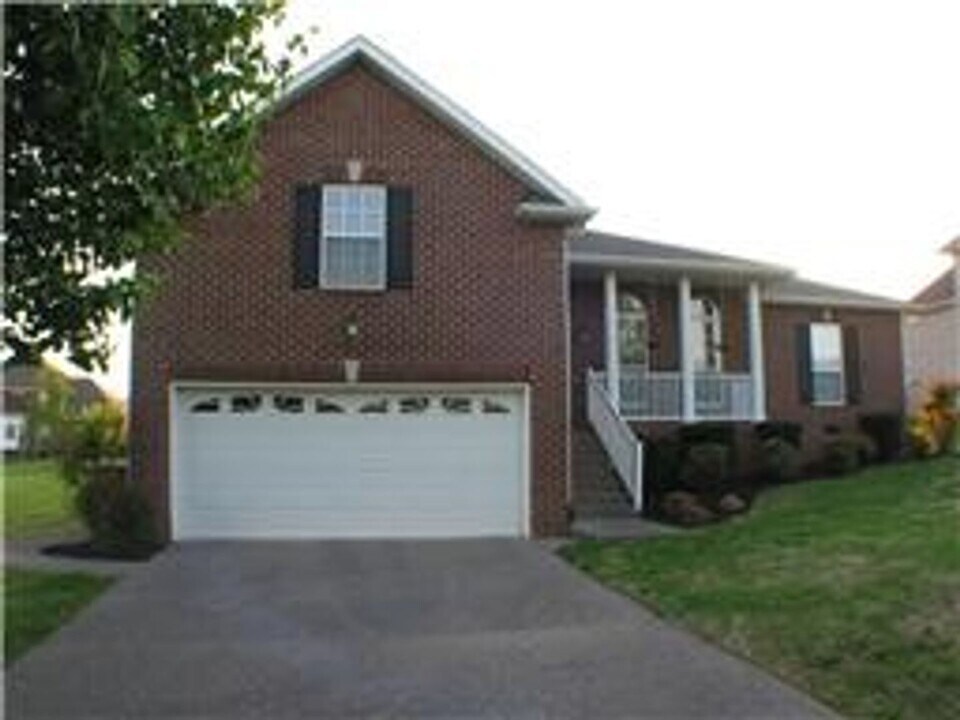 3222 Briarhill Ct in Lebanon, TN - Building Photo