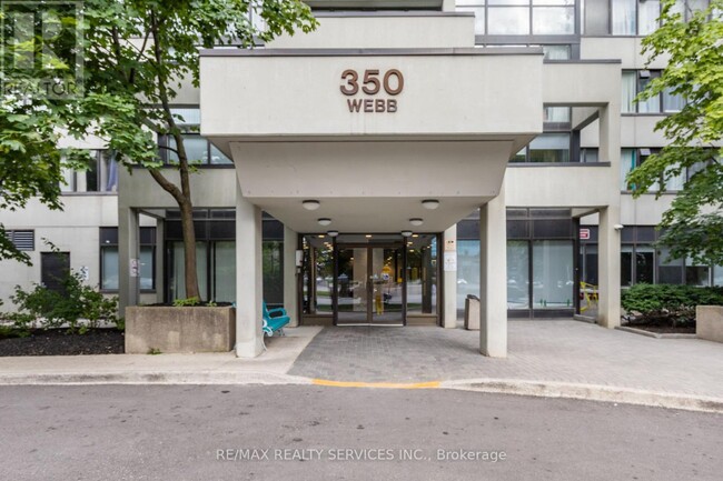 350-350 Webb Dr in Mississauga, ON - Building Photo - Building Photo