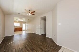 7232 Autumn Glen Dr in Forest Hill, TX - Building Photo - Building Photo