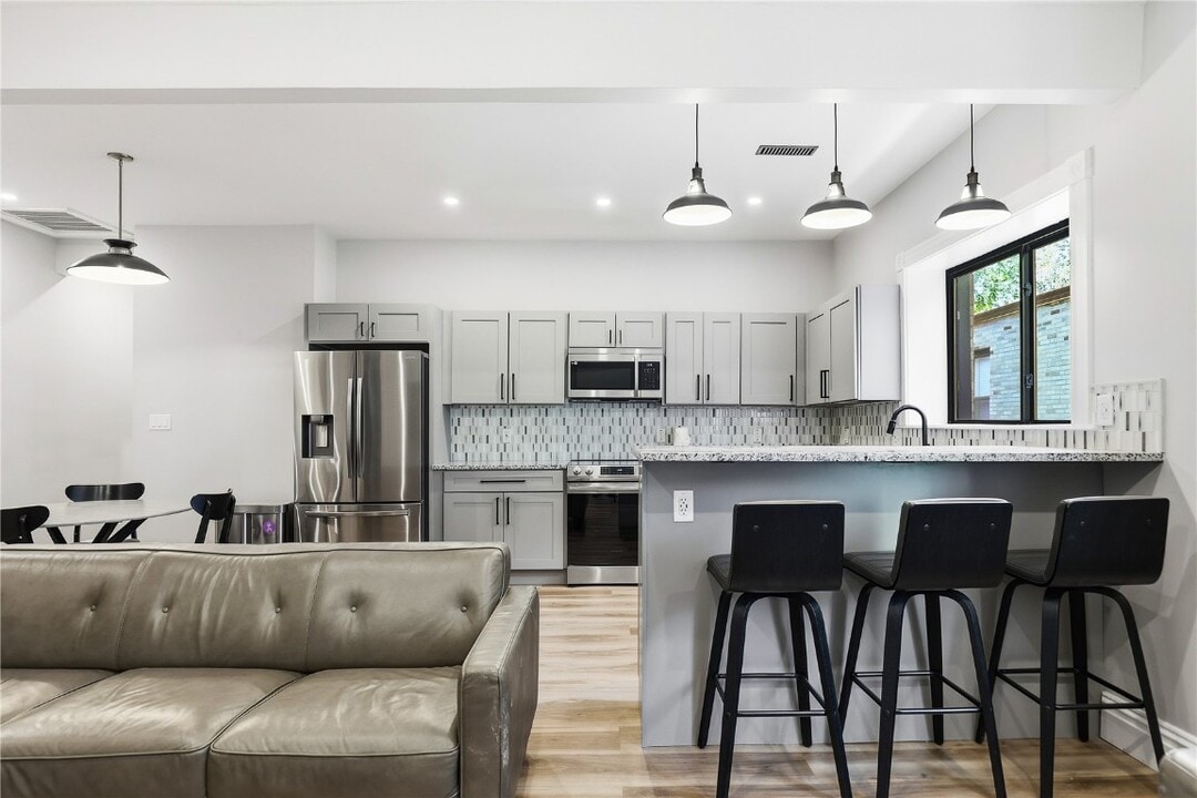 7358 Pershing Ave in University City, MO - Building Photo