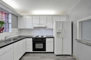 660 Tennis Club Dr in Fort Lauderdale, FL - Building Photo