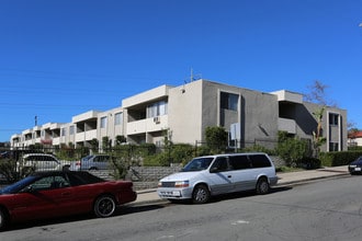 Aspen Apartments in San Diego, CA - Building Photo - Building Photo