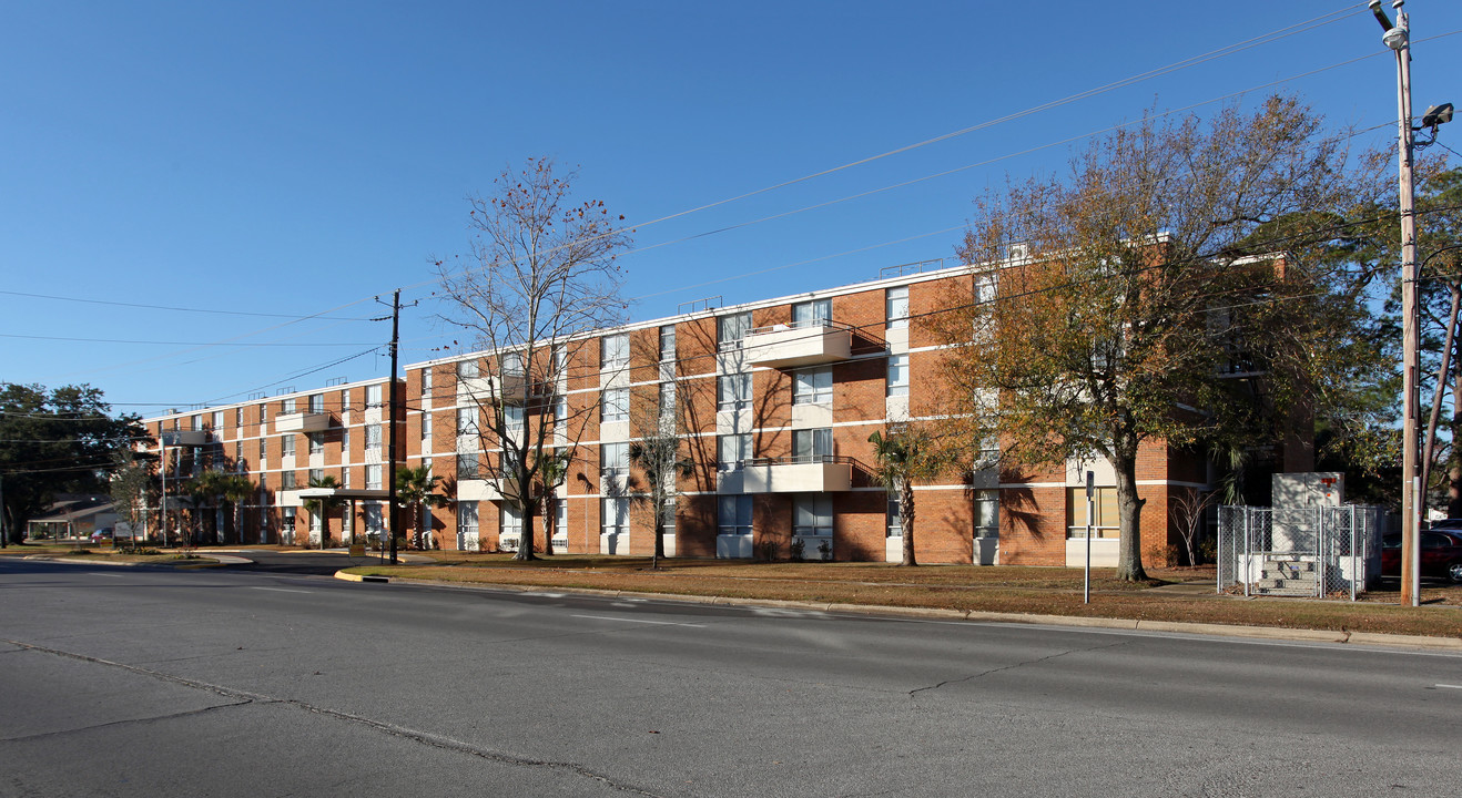 Bay Tower Apartments in Pascagoula, MS - Building Photo